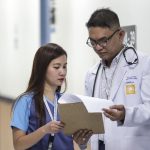 Cuánto cobra un doctor por consulta